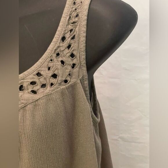 Vintage Small Mudd taupe tan sleeveless solid crochet yolk top tank top shirt - Picture 4 of 10
